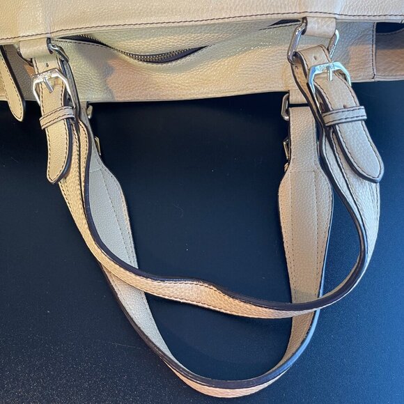MCM Ivory Leather Shoulder Bag - Preowned - Picture 8 of 16